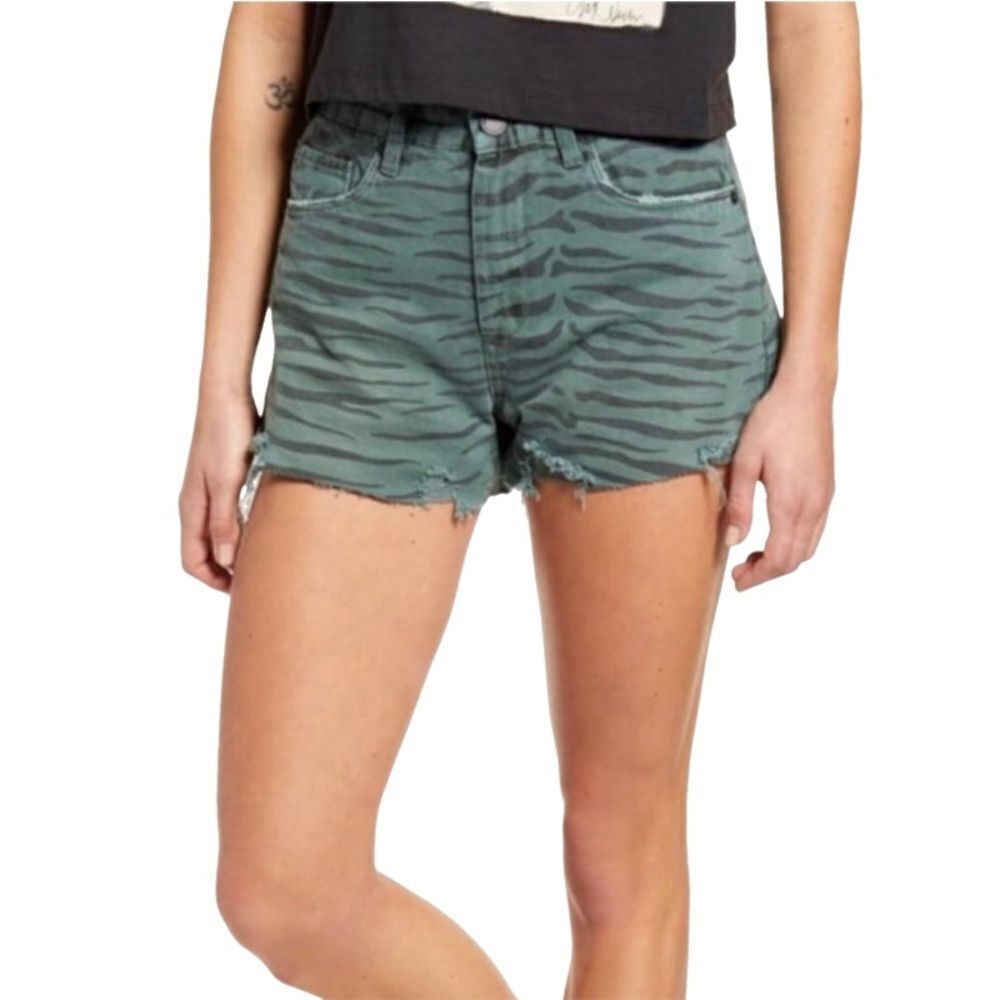 NWT Blank NYC Green & Black Animal print Denim shorts The Barrow sz 27 - Picture 4 of 8
